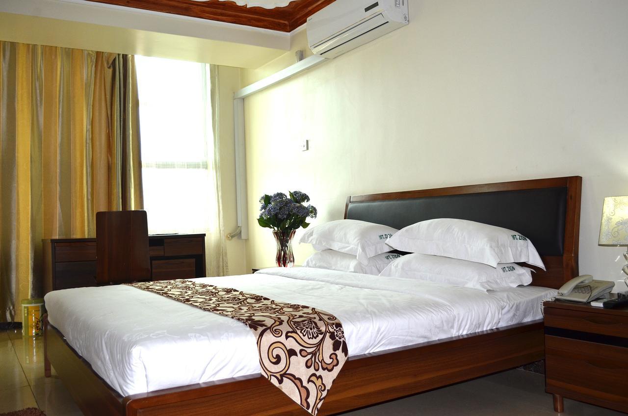 Mt. Zion Hotel カンパラ エクステリア 写真