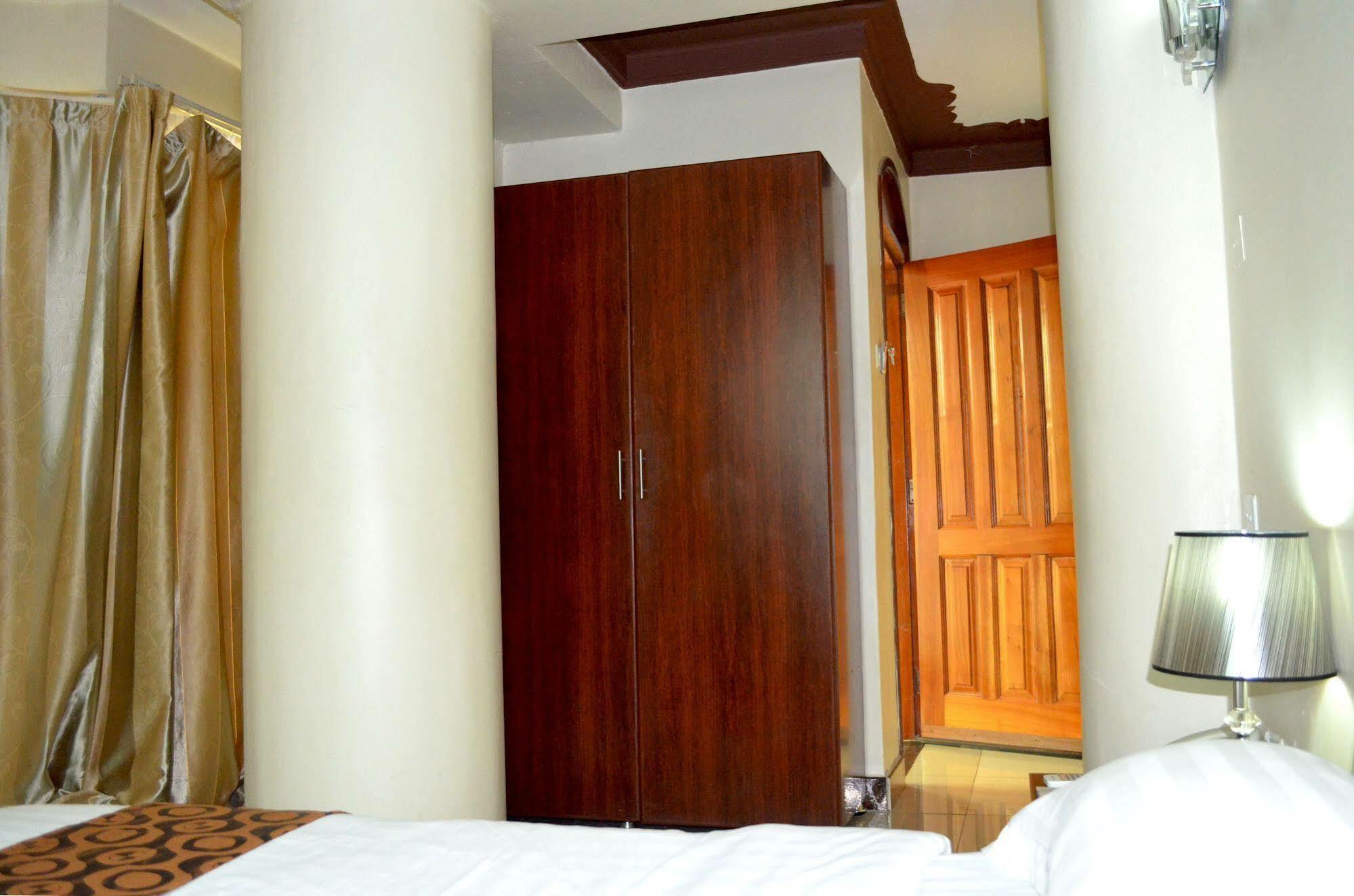 Mt. Zion Hotel カンパラ エクステリア 写真